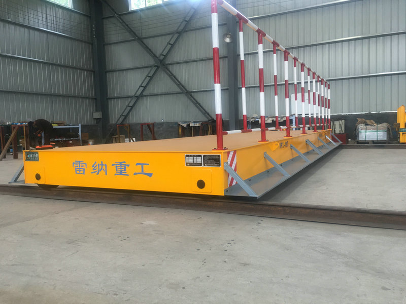 Xe tải vận chuyển thiết bị xe tải