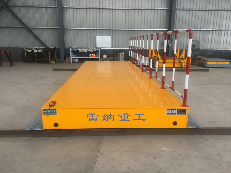 Xe tải vận chuyển thiết bị xe tải