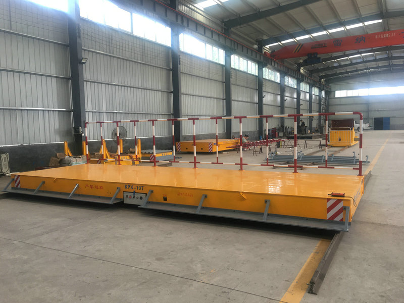 Xe tải vận chuyển thiết bị xe tải