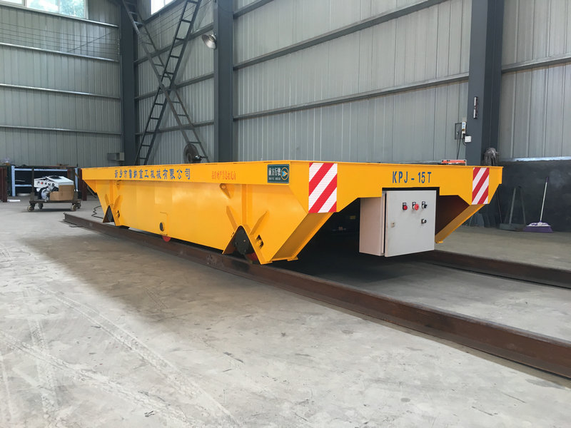 Làm thế nào để tính toán bán kính xoay khi đặt các đường thẳng sàn điện trong hội thảo