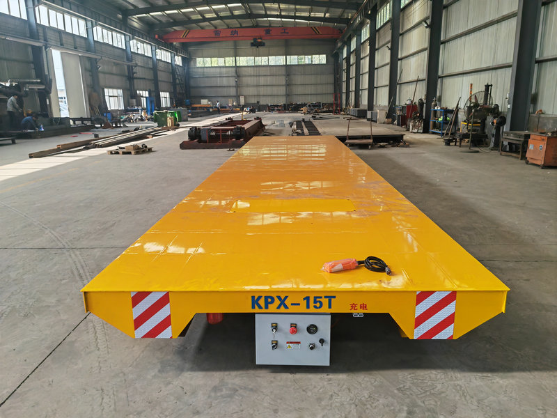 Xe tải vận chuyển vật liệu đường sắt