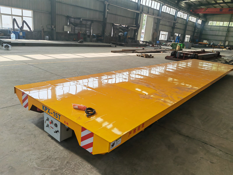 Xe tải vận chuyển vật liệu đường sắt