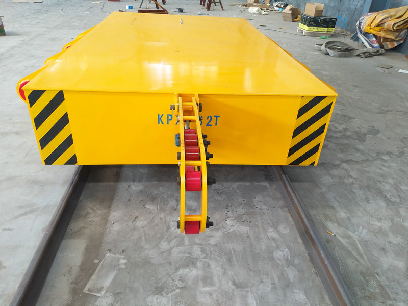 Xe tải 32 tấn kết nối với máy kéo